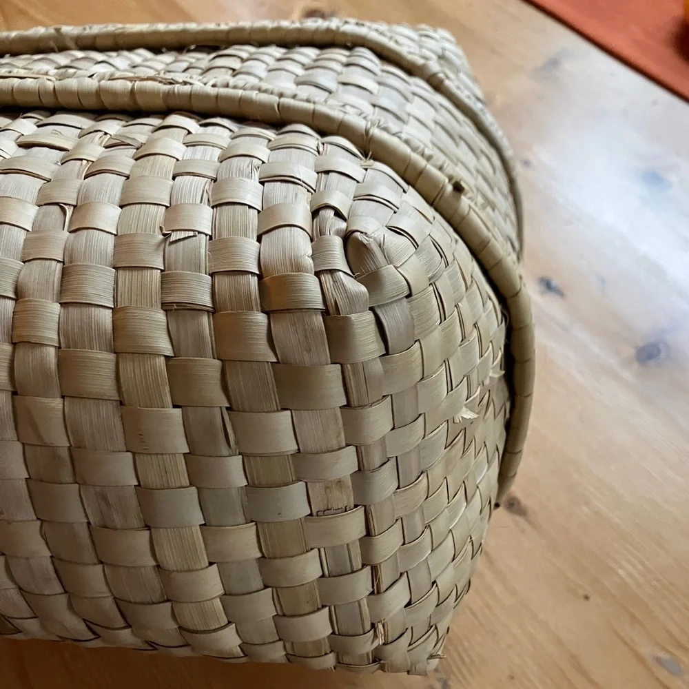 Woven Tote 16”x11.5”5” With 3” Rise Handle EUC